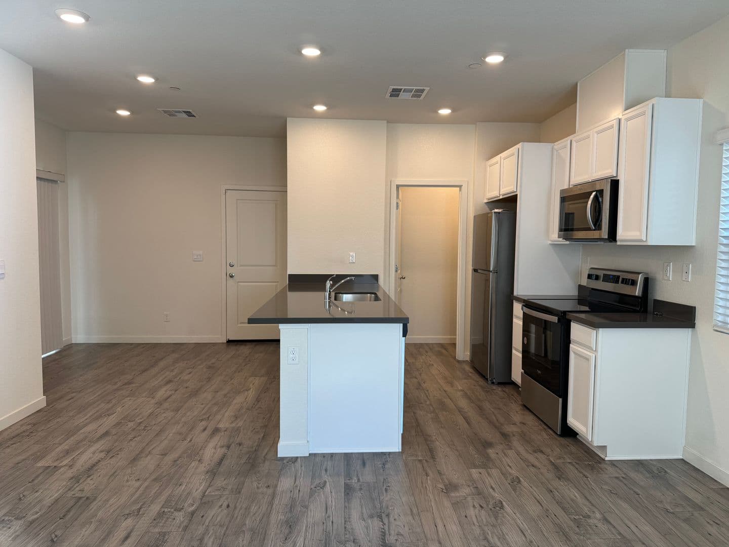 Roseville House: 3073 Pruett Drive
