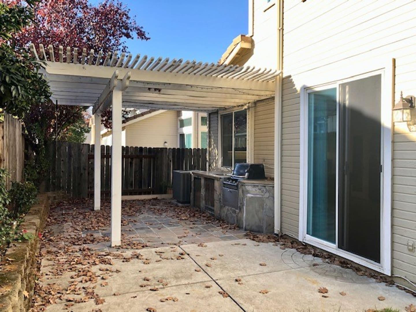 Folsom House: 370 Coventry Cir
