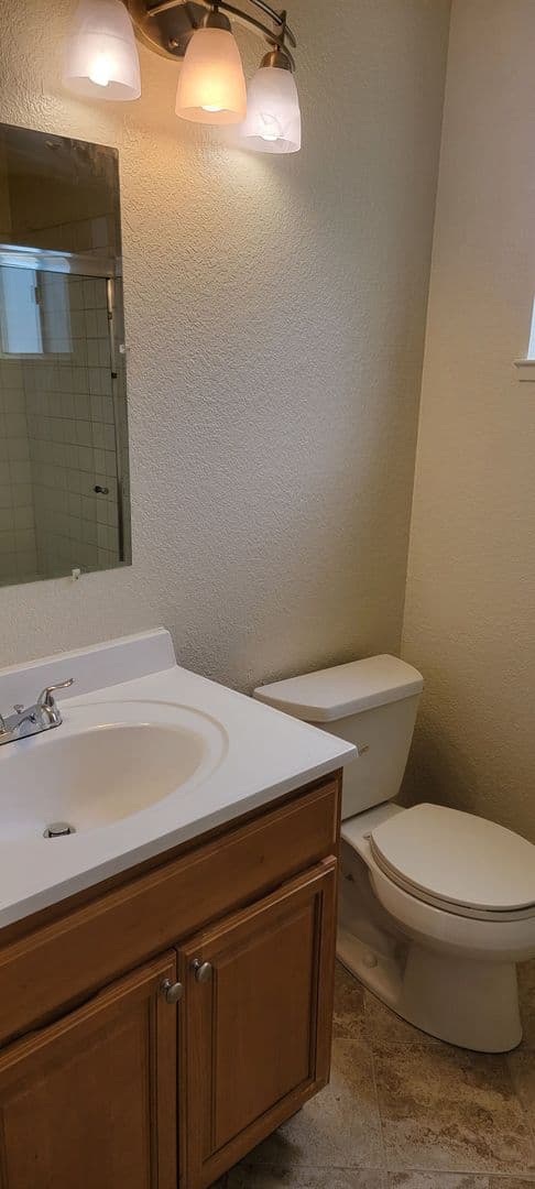 North Highlands Apartment: 5107 / 5109 Hoover St.^^