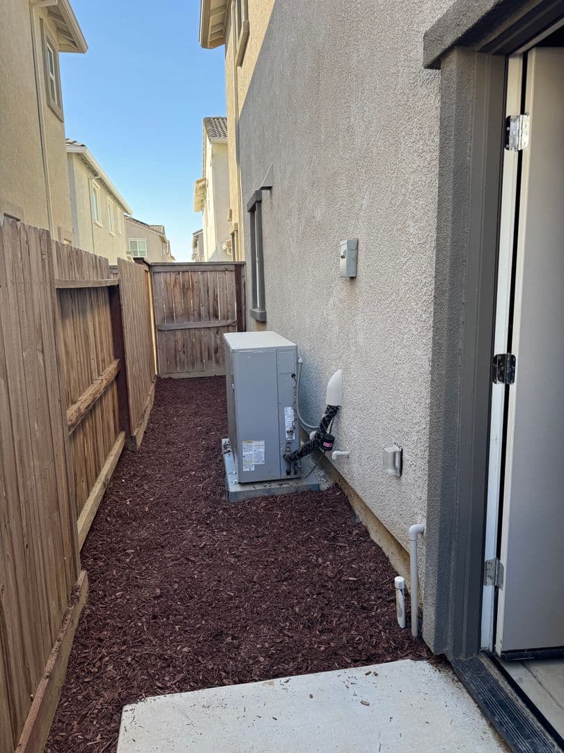 Roseville House: 3073 Pruett Drive