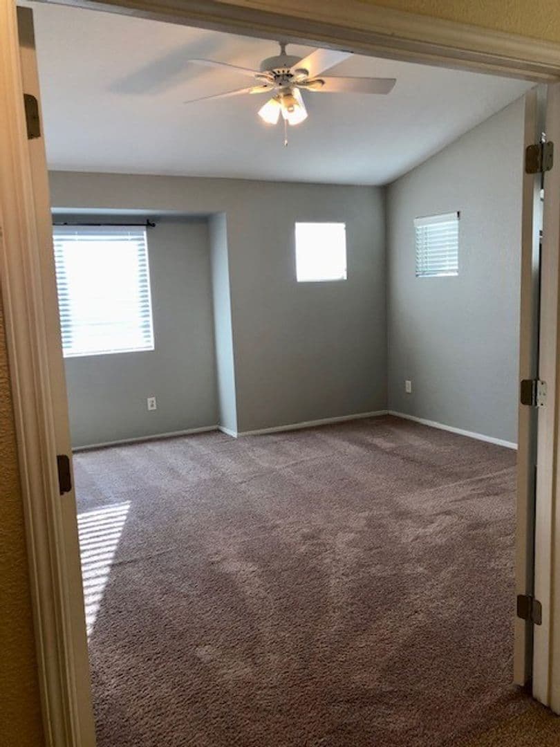 Folsom House: 370 Coventry Cir