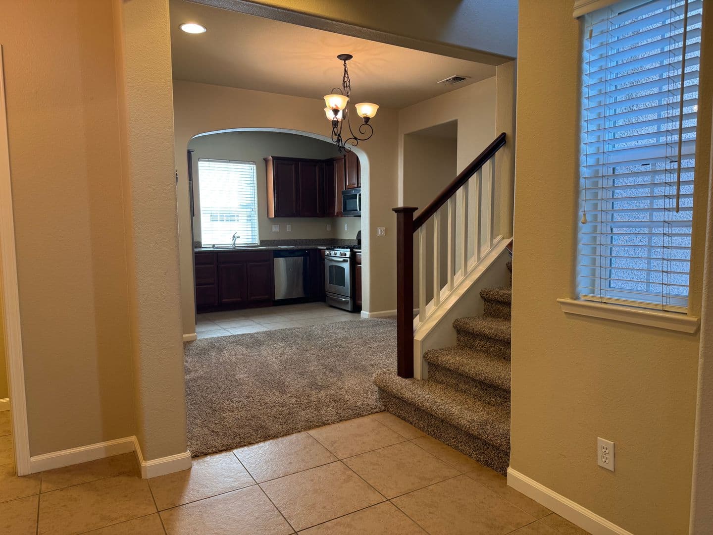 Roseville House: 211 Chambord Way