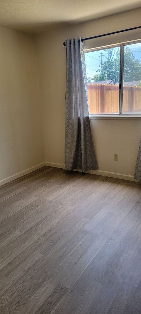 North Highlands Apartment: 5107 / 5109 Hoover St.^^