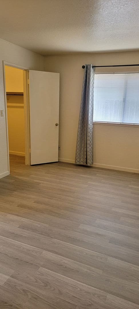 North Highlands Apartment: 5107 / 5109 Hoover St.^^