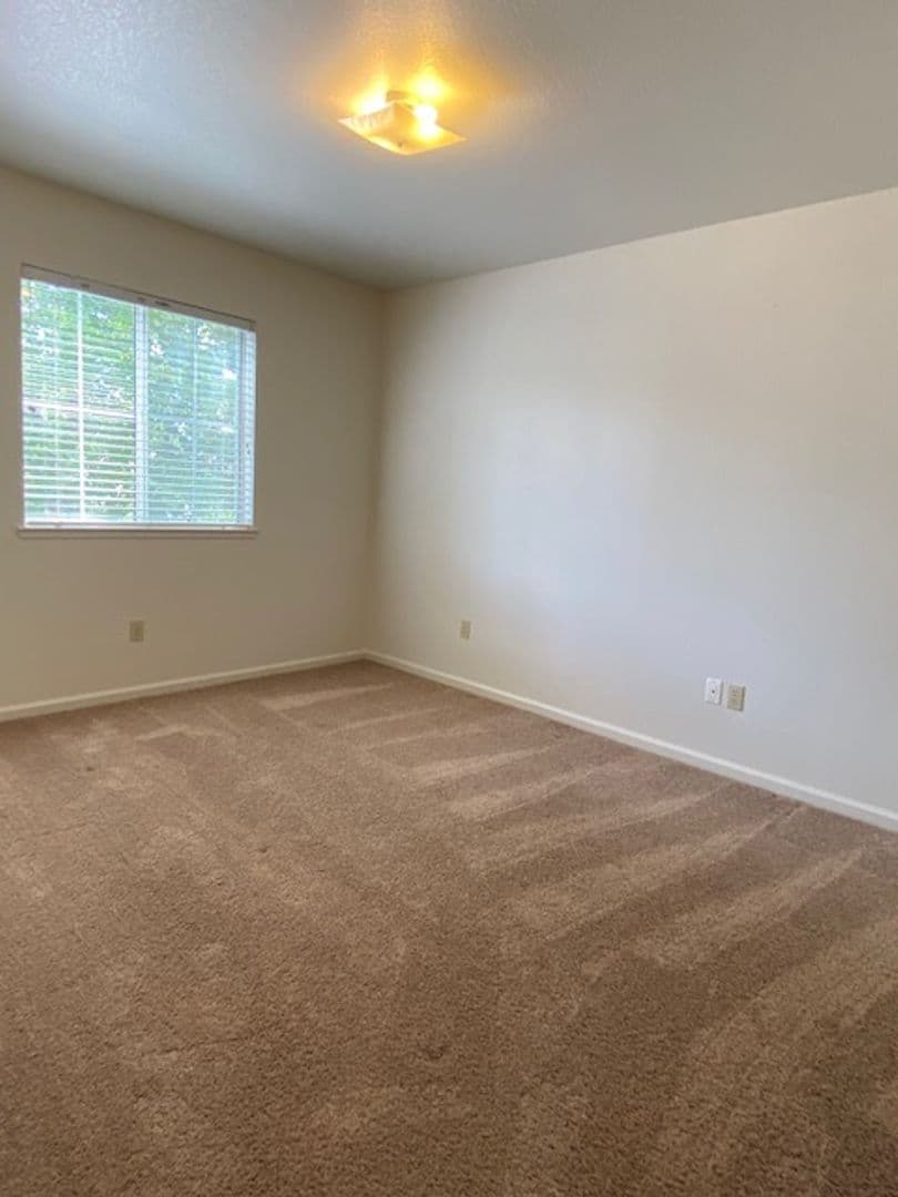 Roseville House: 1113 Caversham Way