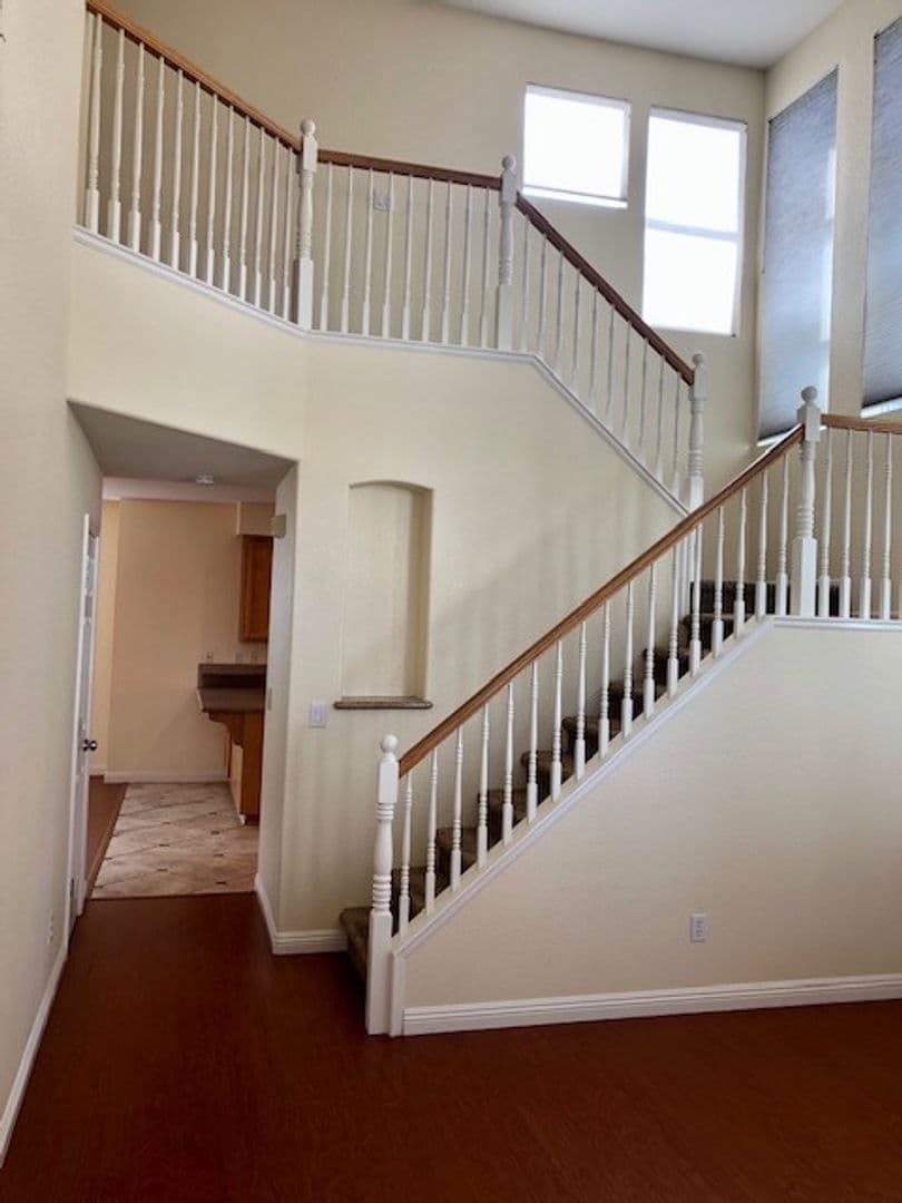 Folsom House: 370 Coventry Cir