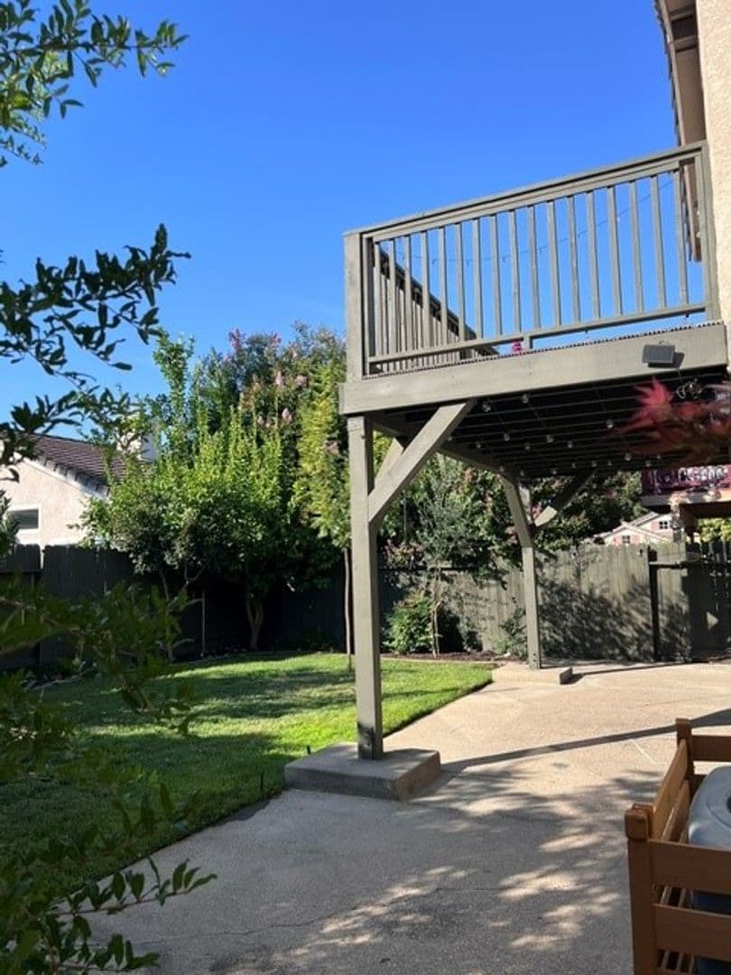 Elk Grove House: 8120 Village Brook Way