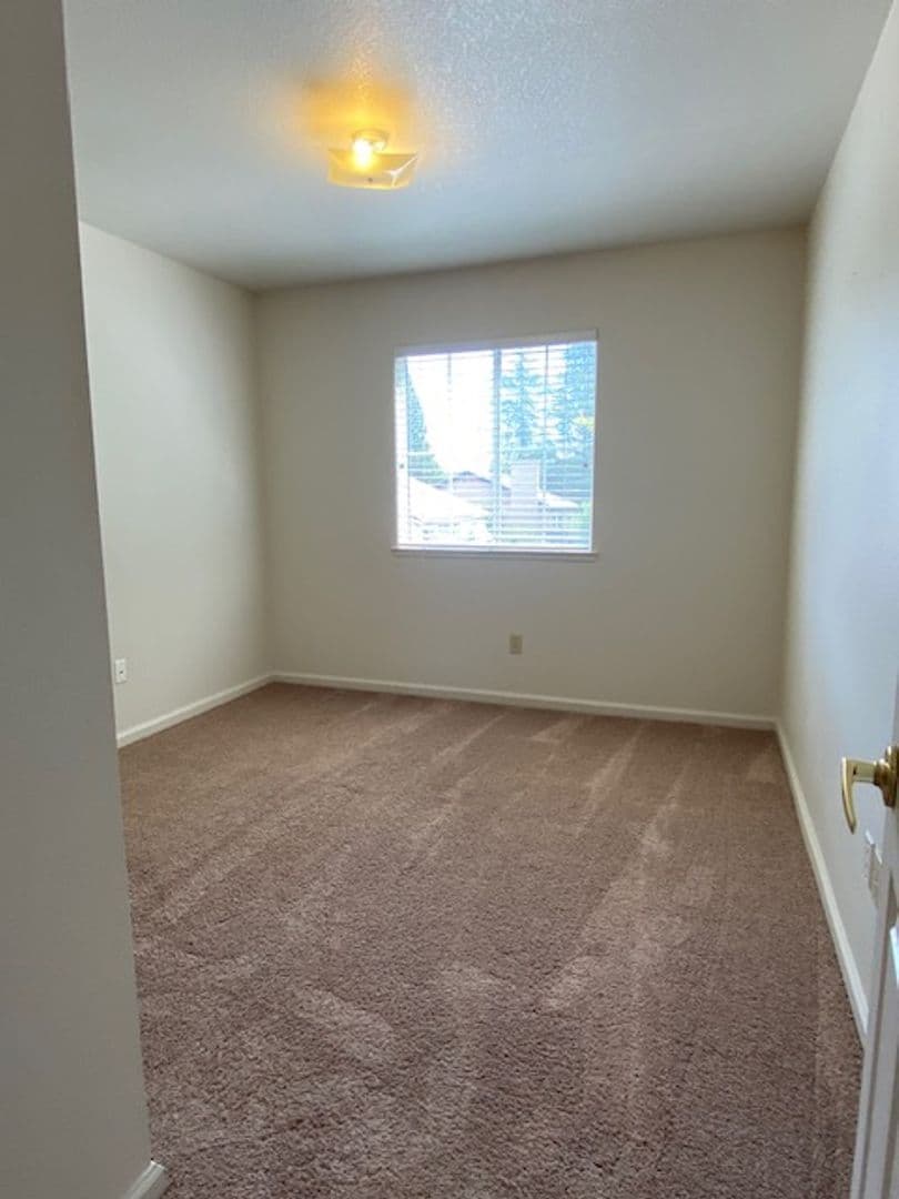 Roseville House: 1113 Caversham Way