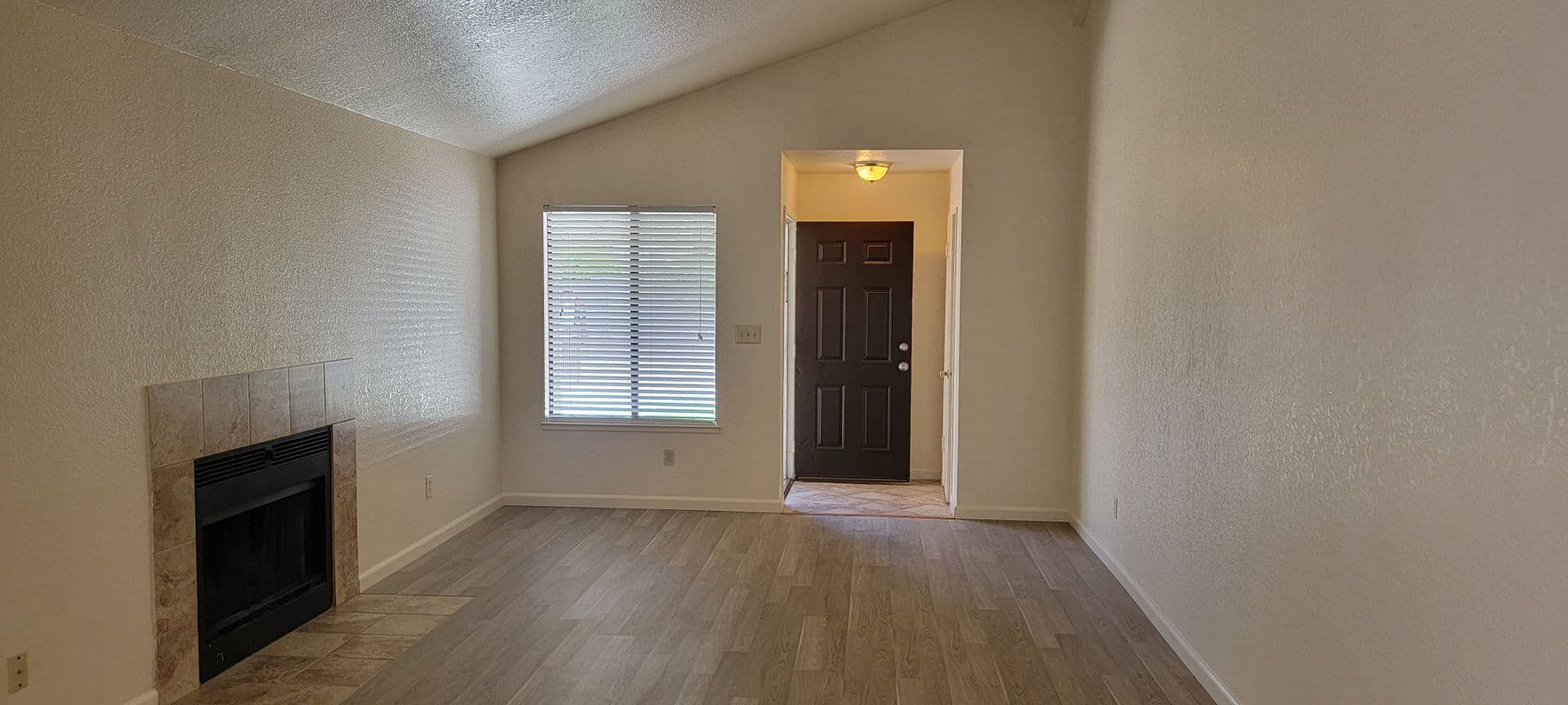North Highlands Apartment: 5107 / 5109 Hoover St.^^