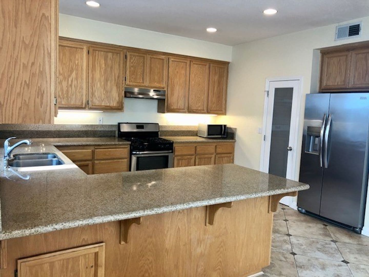 Folsom House: 370 Coventry Cir