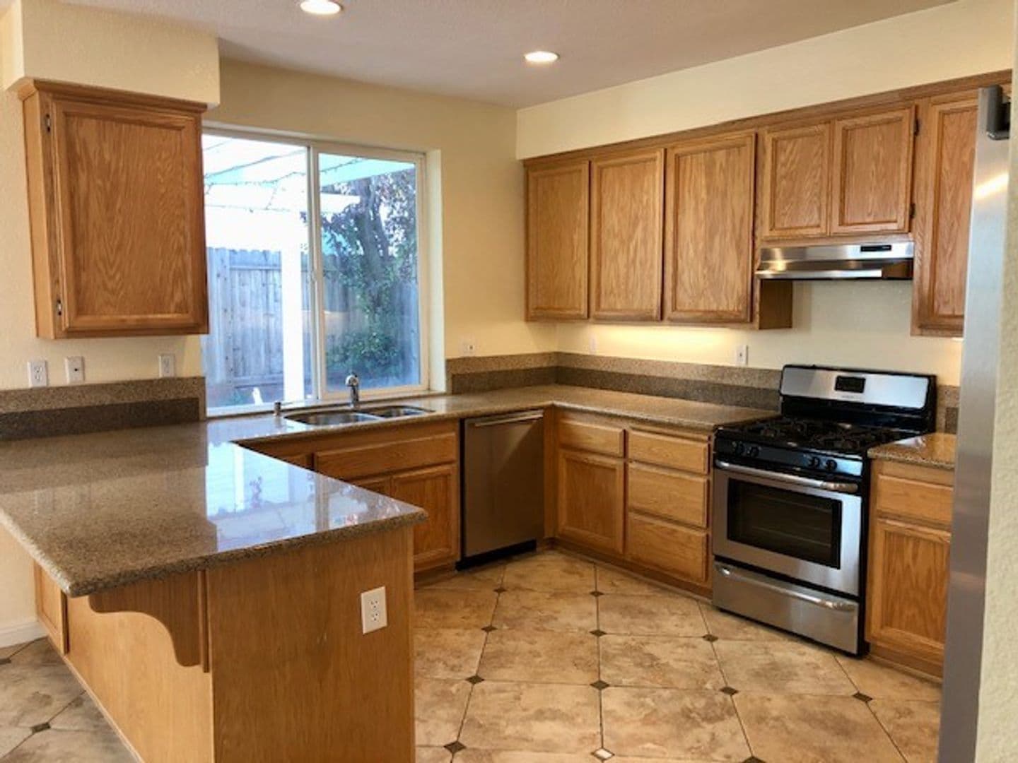 Folsom House: 370 Coventry Cir