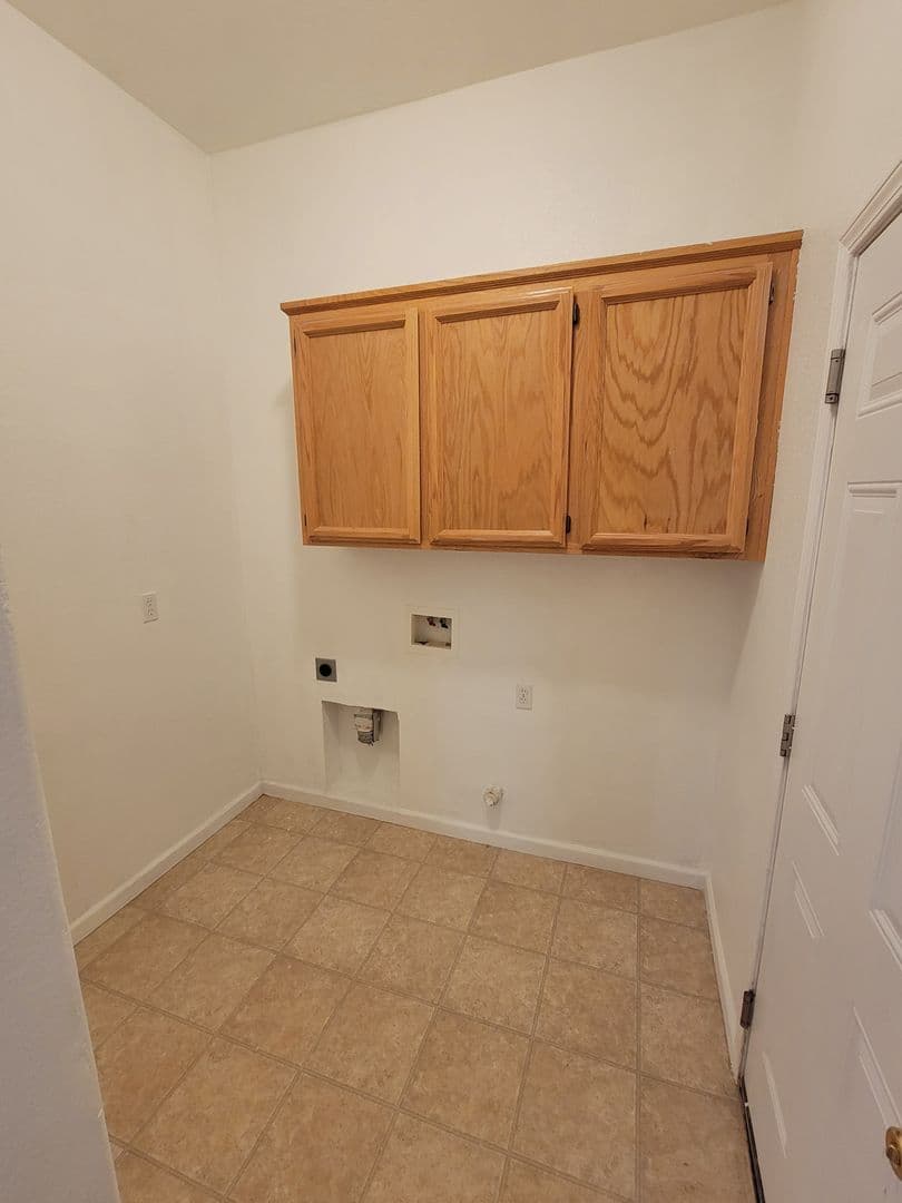 Sacramento House: 619 Alcantar Circle