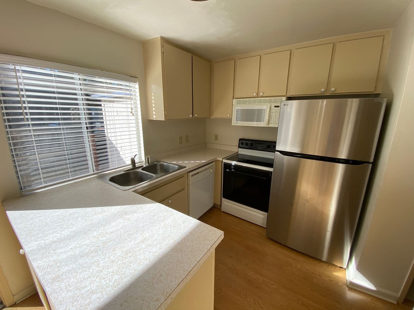 Sacramento Townhome: 8879 Salmon Falls Drive #C