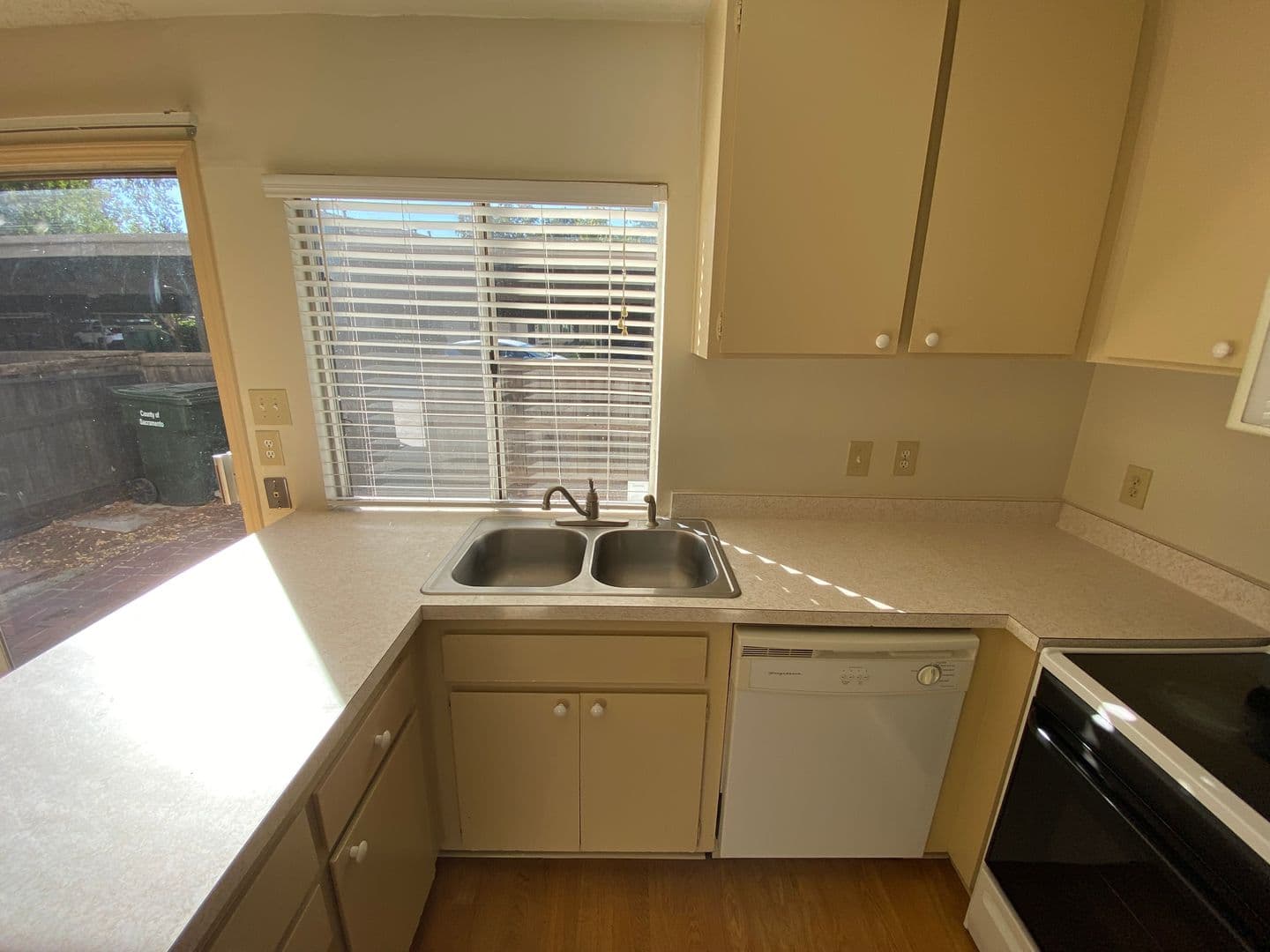 Sacramento Townhome: 8879 Salmon Falls Drive #C