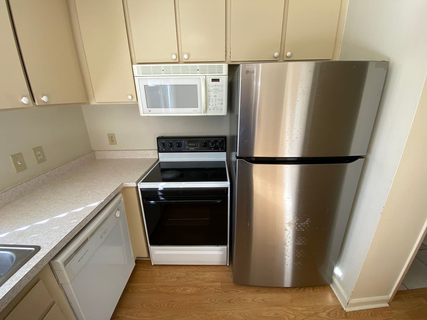 Sacramento Townhome: 8879 Salmon Falls Drive #C