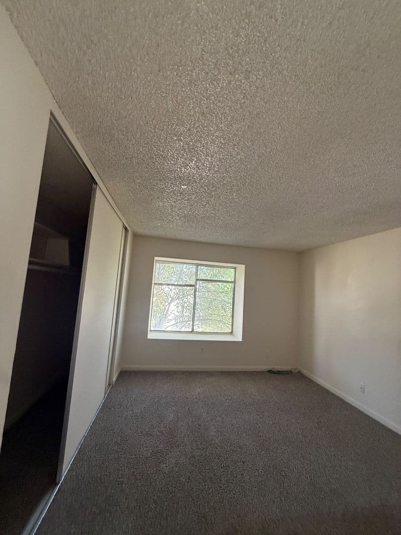 Sacramento Apartment: 2030 20th Avenue