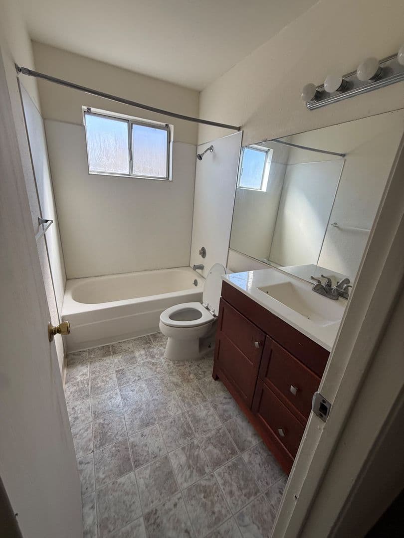 Sacramento Apartment: 2030 20th Avenue