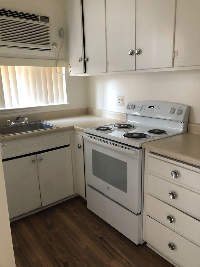 Sacramento Apartment: 800 18th Street