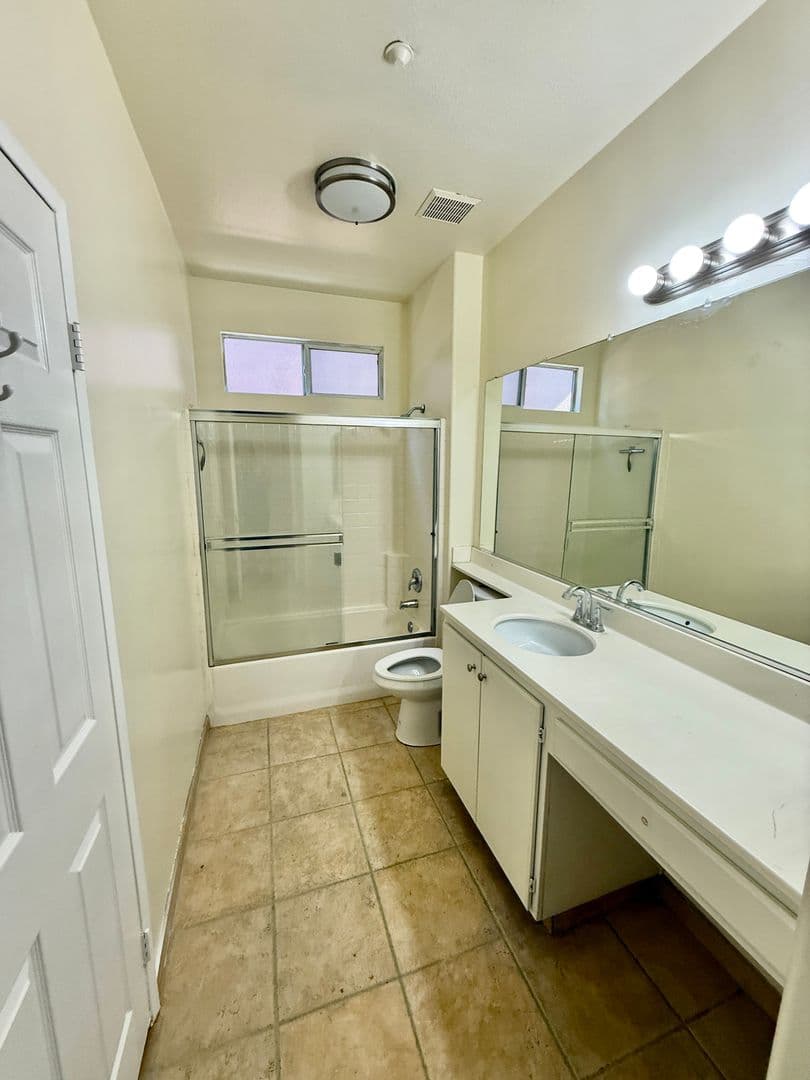 Riverside House: 11224 Parkway Ct