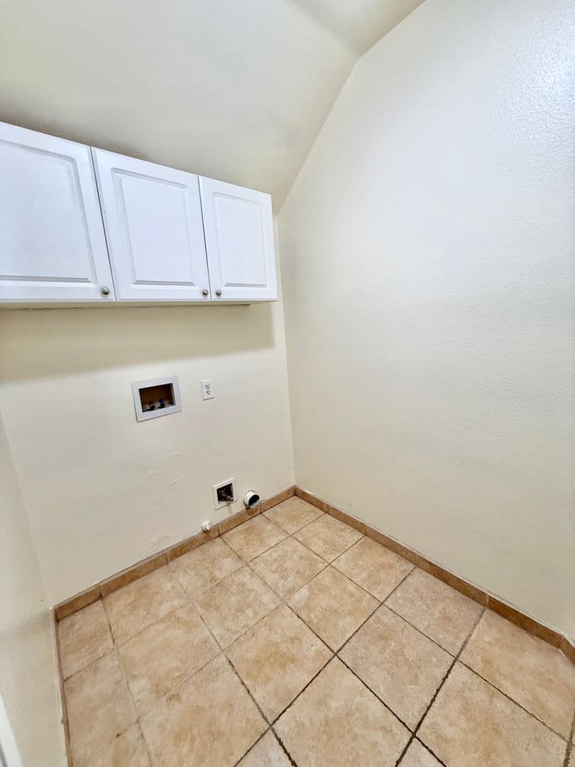 Riverside House: 11224 Parkway Ct