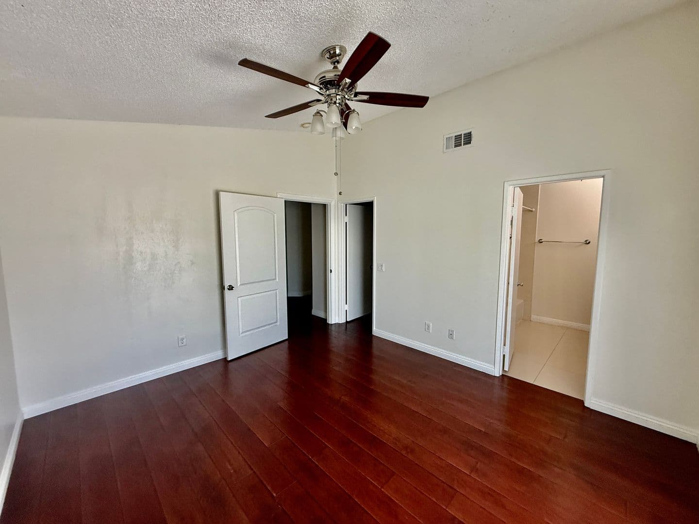 Riverside House: 3466 Siskiyou Cir