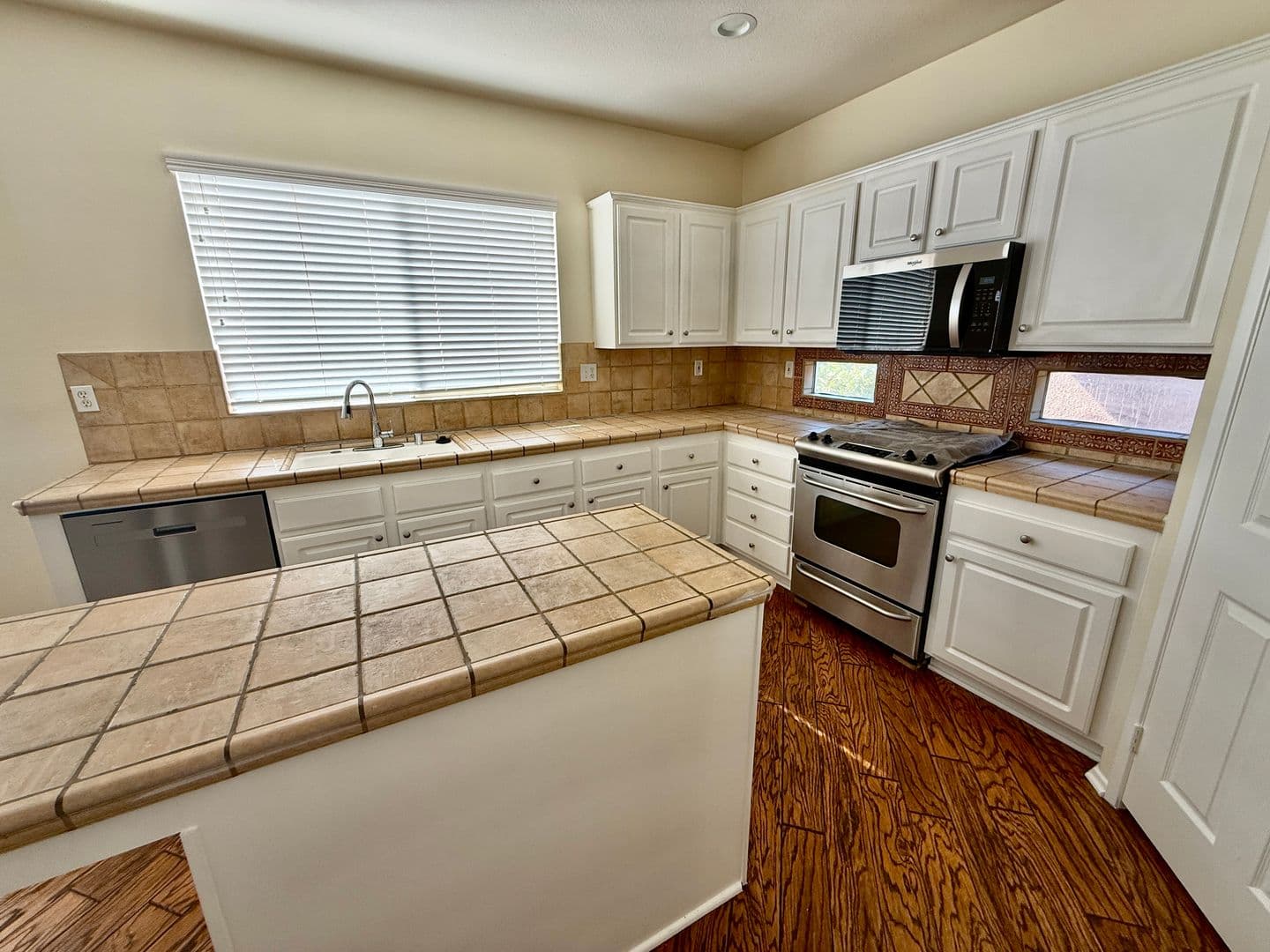 Riverside House: 11224 Parkway Ct