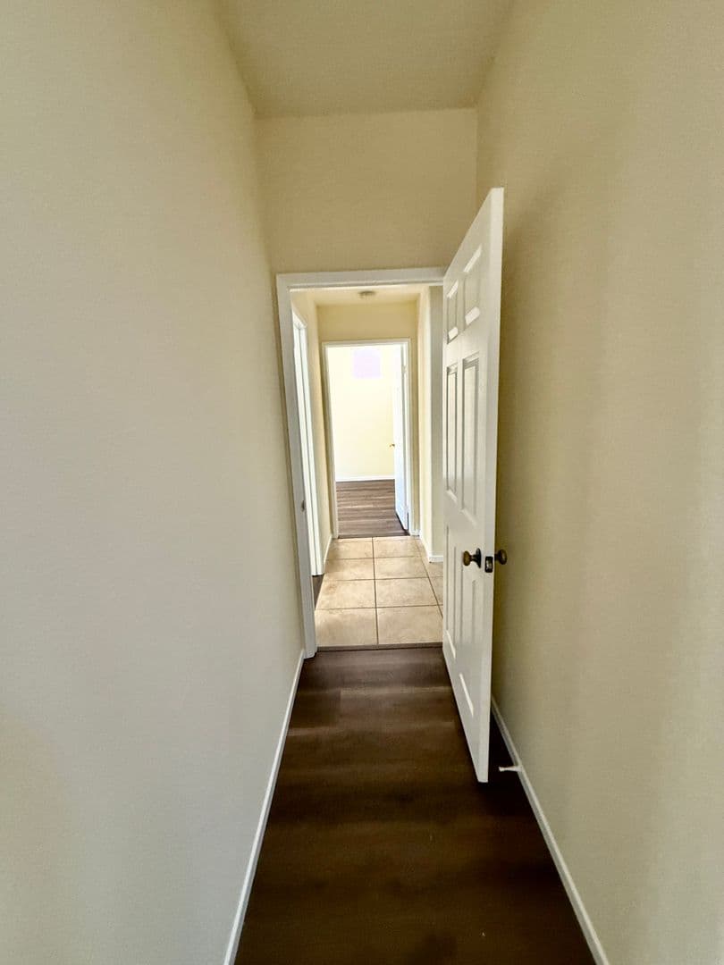 Riverside House: 11224 Parkway Ct