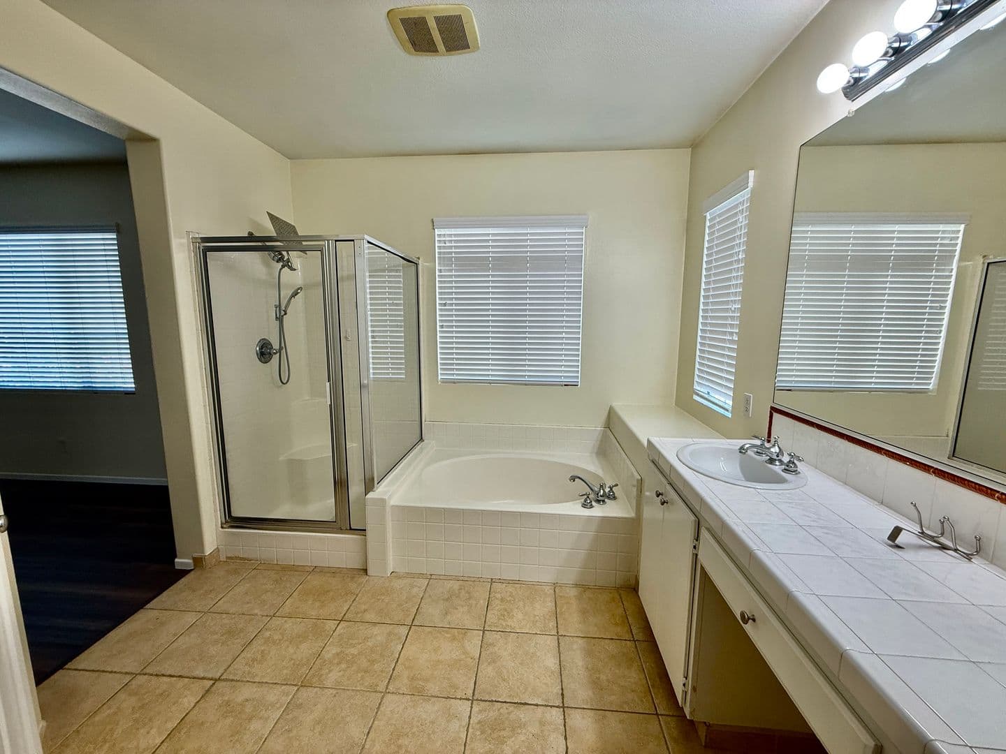 Riverside House: 11224 Parkway Ct