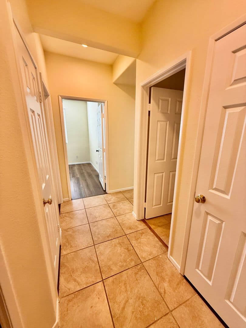Riverside House: 11224 Parkway Ct