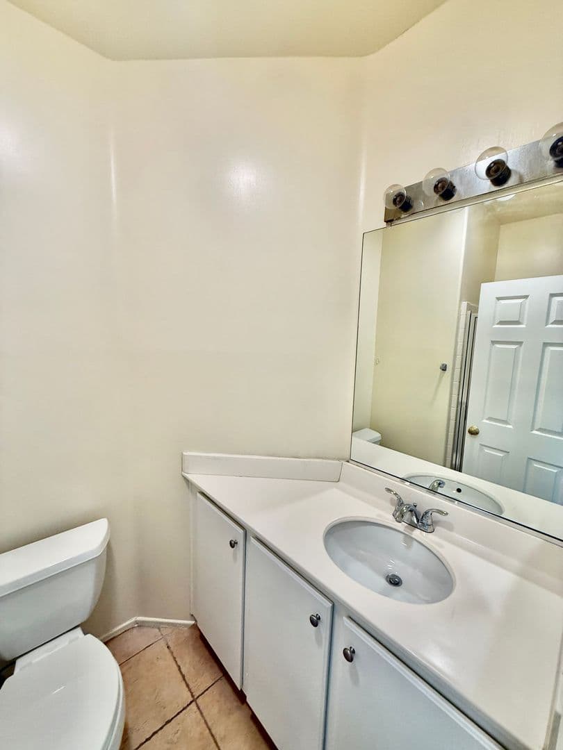 Riverside House: 11224 Parkway Ct