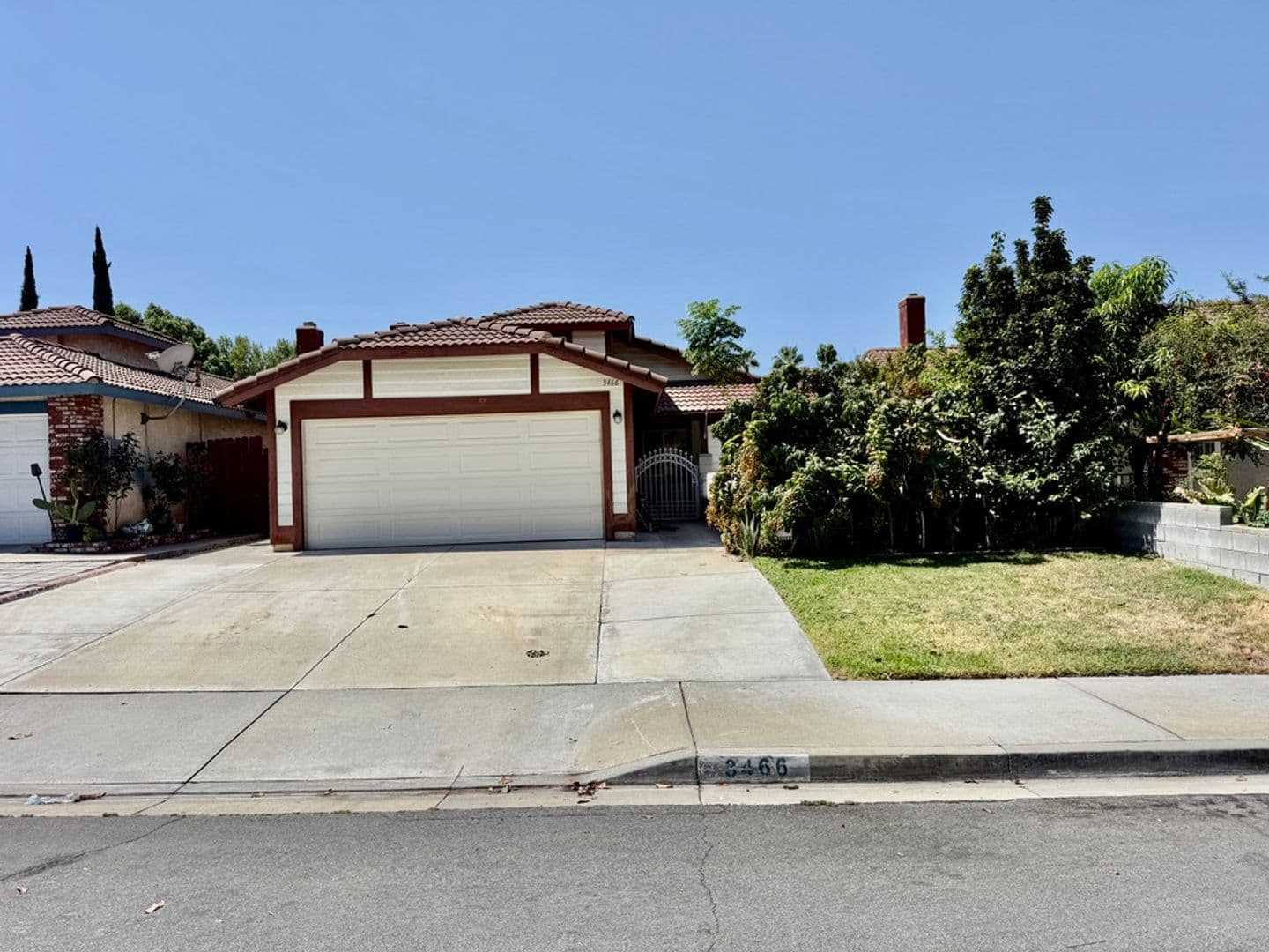 Riverside House: 3466 Siskiyou Cir