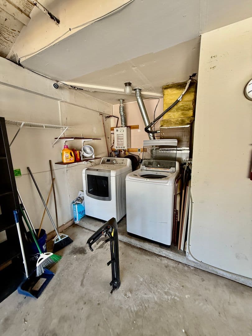 Riverside House: 3466 Siskiyou Cir