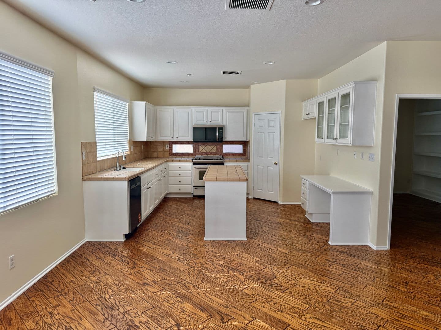 Riverside House: 11224 Parkway Ct