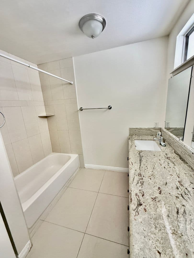 Riverside House: 3466 Siskiyou Cir