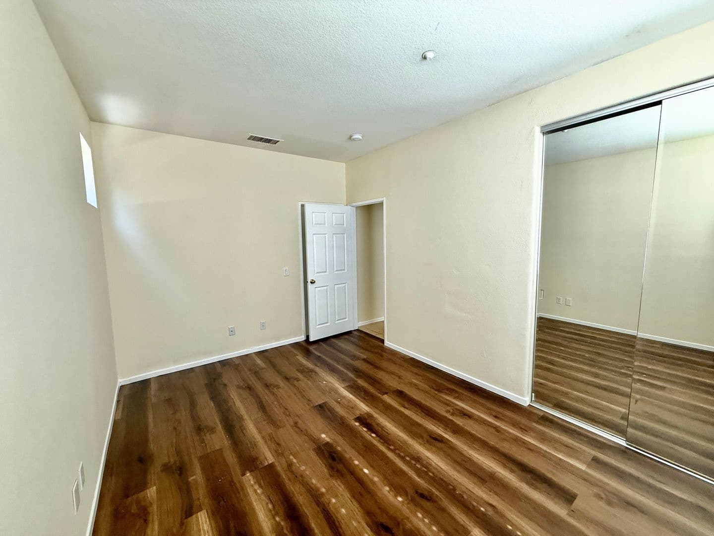 Riverside House: 11224 Parkway Ct