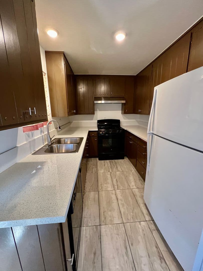 Lake Elsinore House: 33139 Gillette St.