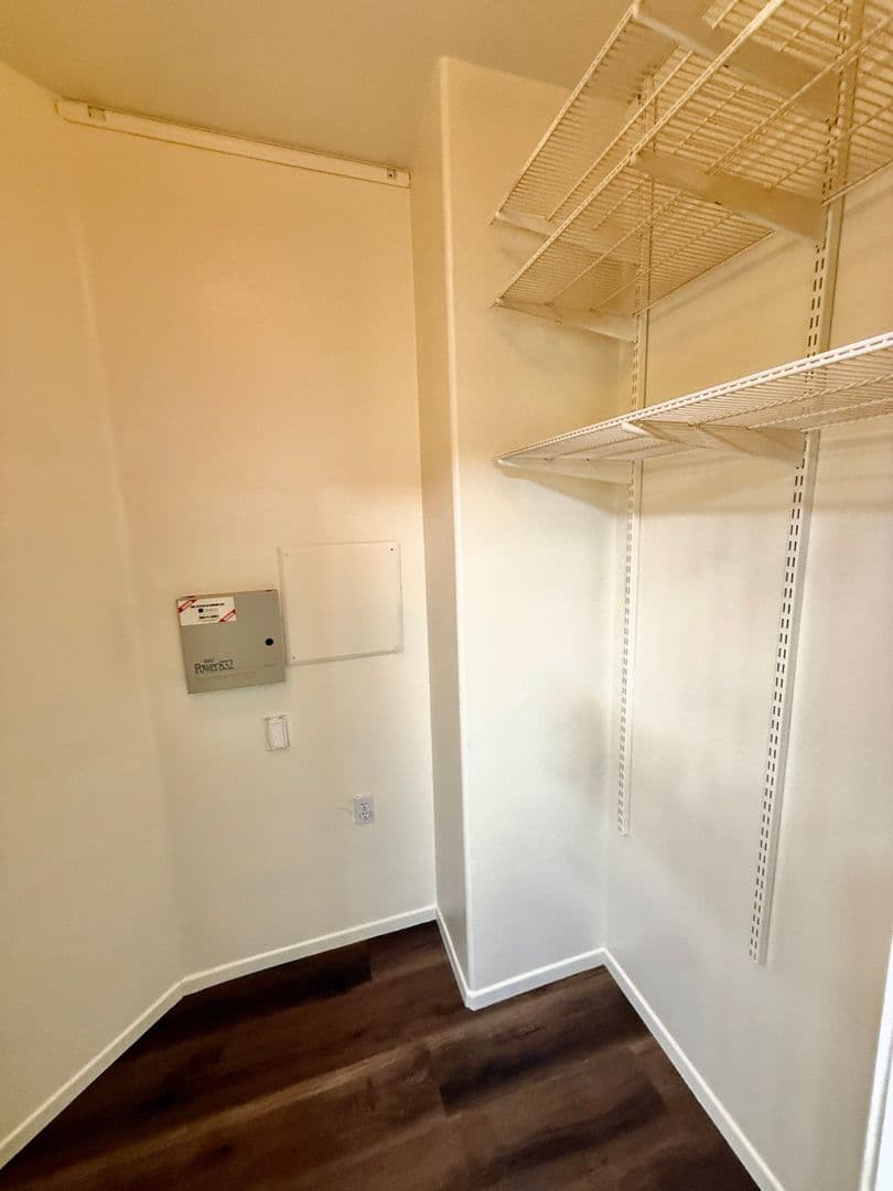 Riverside House: 11224 Parkway Ct