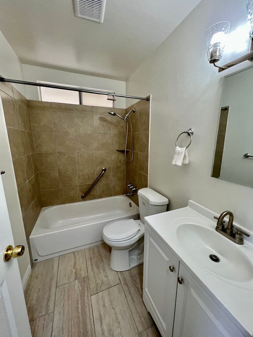 Lake Elsinore House: 33139 Gillette St.
