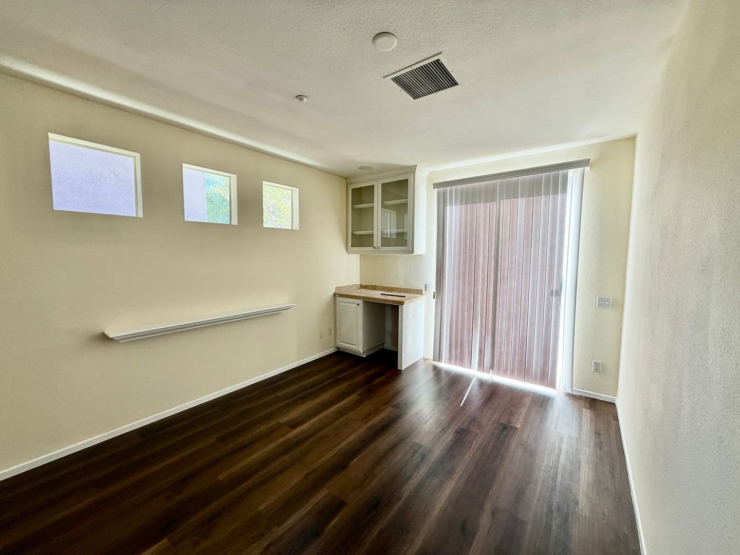 Riverside House: 11224 Parkway Ct