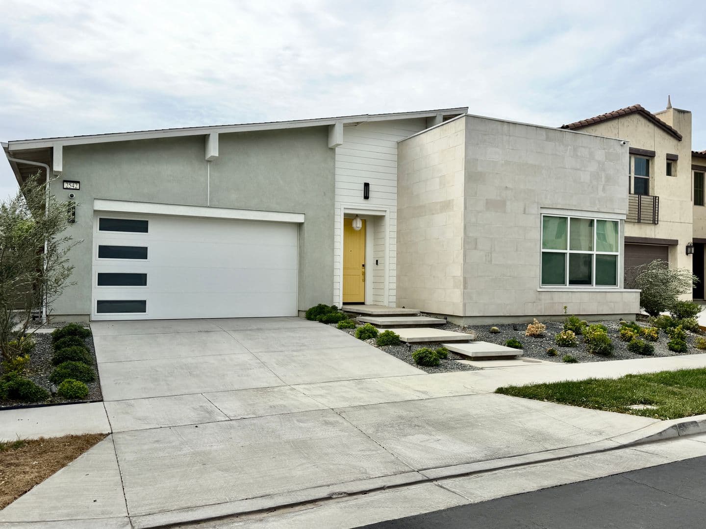 Ontario House: 2542 E Scarlett Ln, Ontario, CA 91762