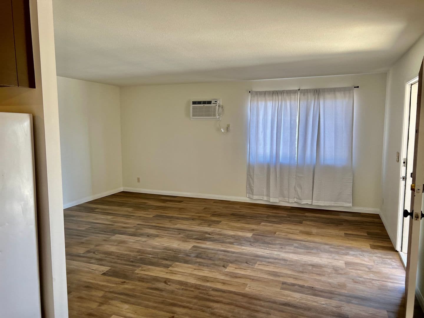 Lake Elsinore House: 33139 Gillette St.