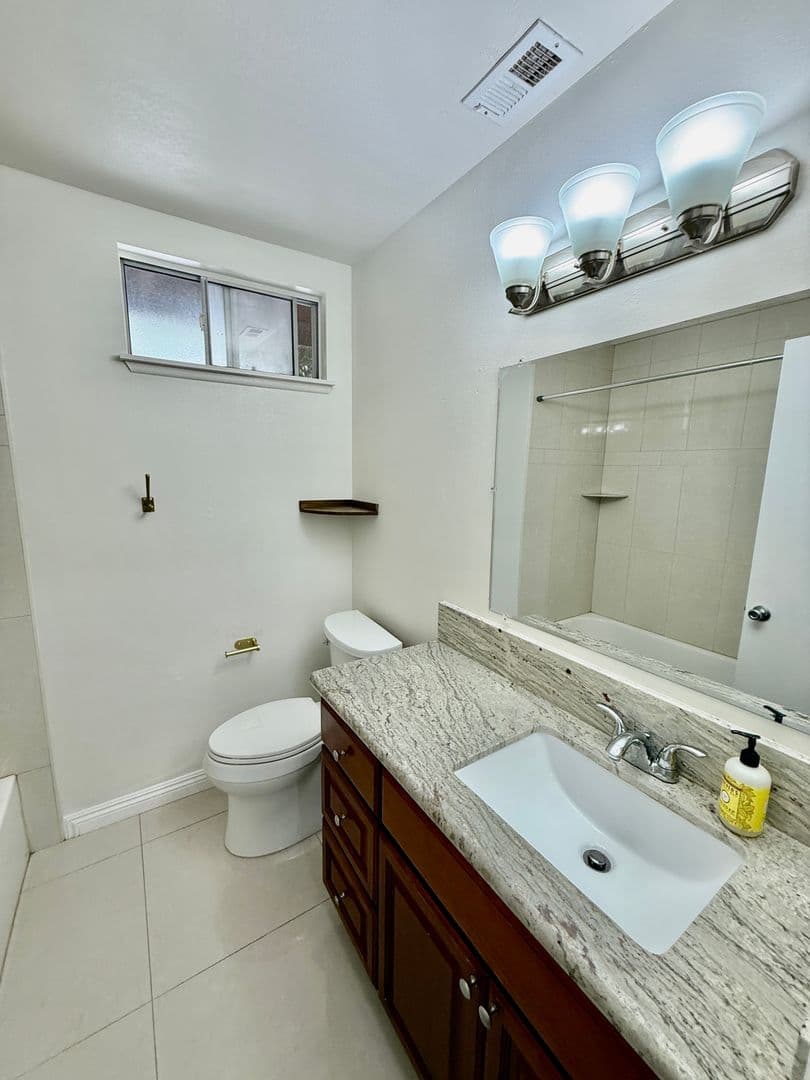 Riverside House: 3466 Siskiyou Cir