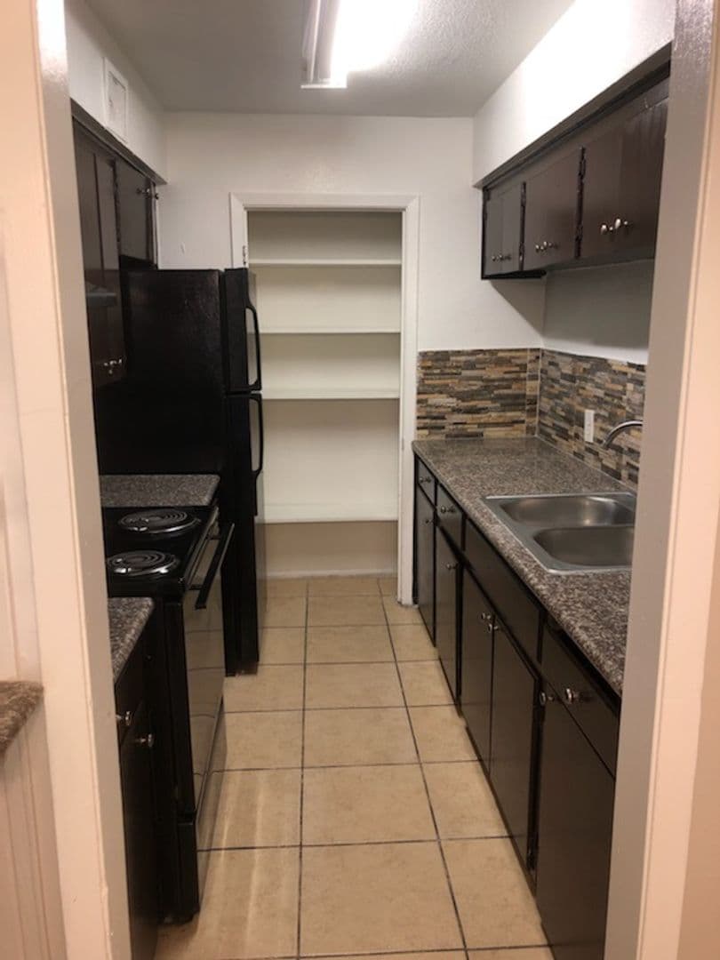 Houston Apartment: 7525 Hillcroft Ave,