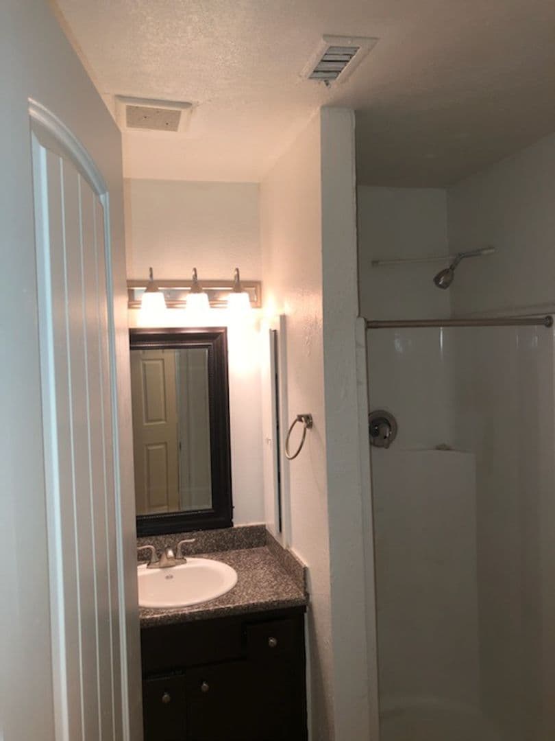 Houston Apartment: 7525 Hillcroft Ave,