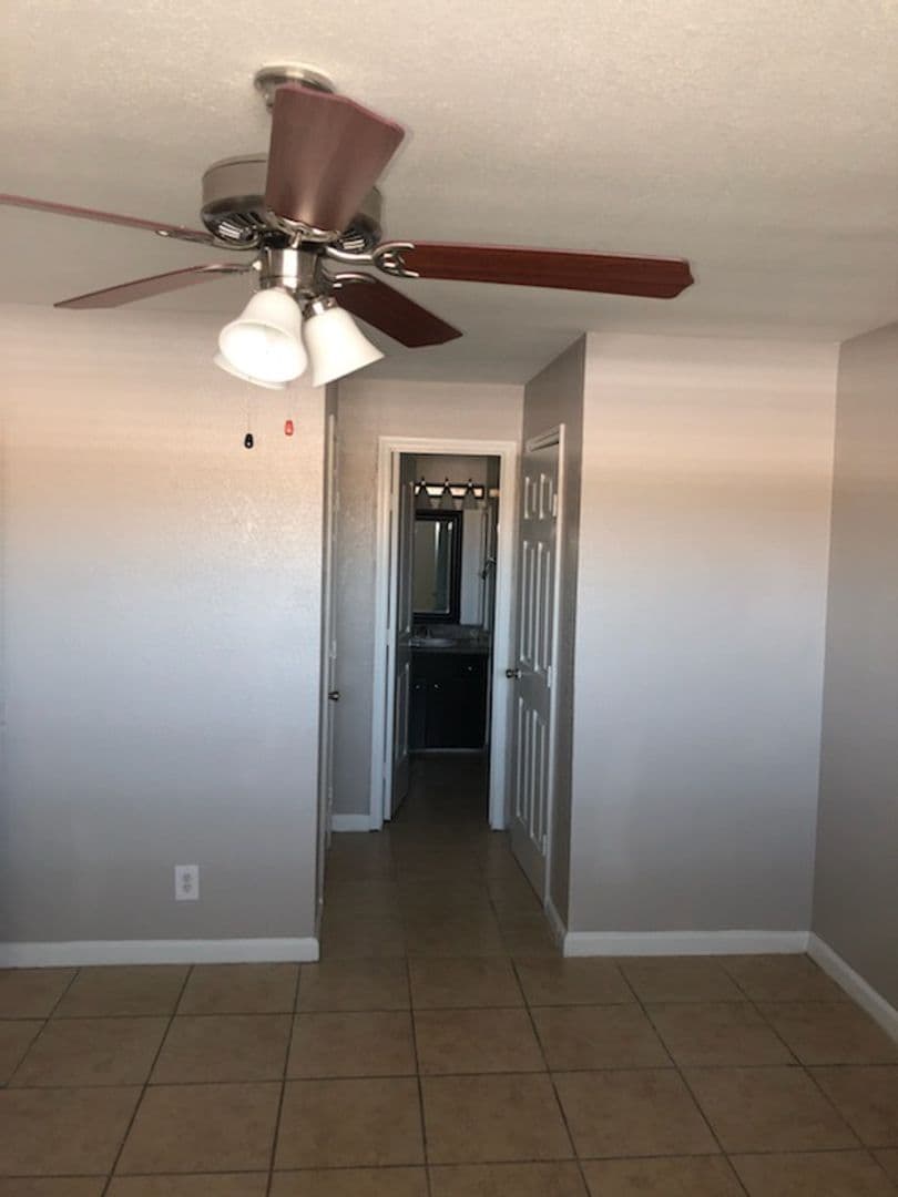 Houston Apartment: 7525 Hillcroft Ave,
