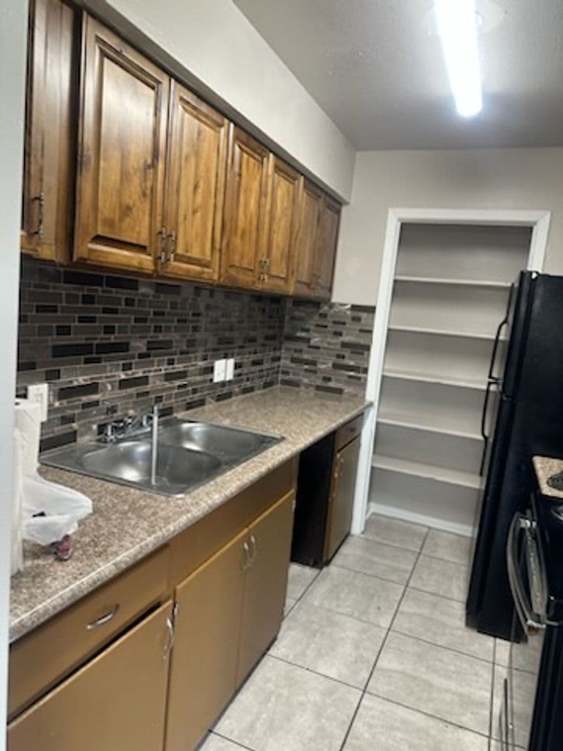 Houston Apartment: 7525 Hillcroft Ave,
