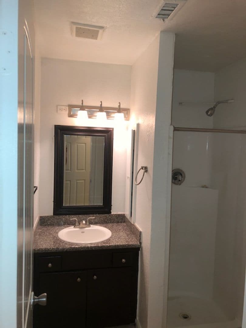 Houston Apartment: 7525 Hillcroft Ave,
