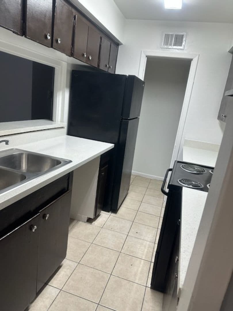 Houston Apartment: 7525 Hillcroft Ave,