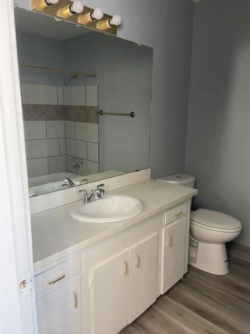 Houston Apartment: 3015 Greenridge Dr
