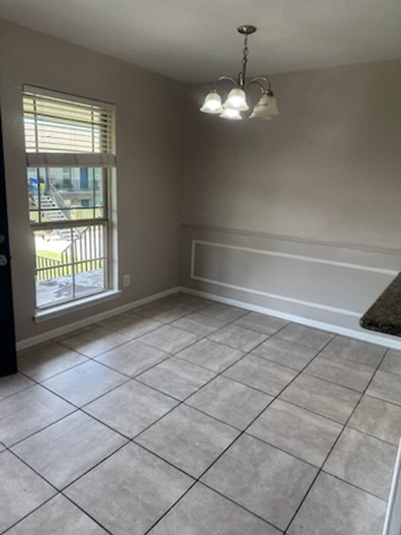 Houston Apartment: 7525 Hillcroft Ave,